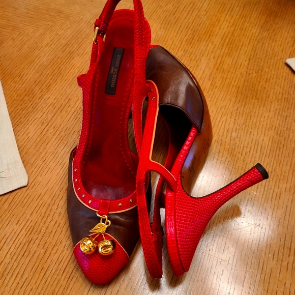 Louis Vuitton Shoes 7.5 - Picture 1 of 3